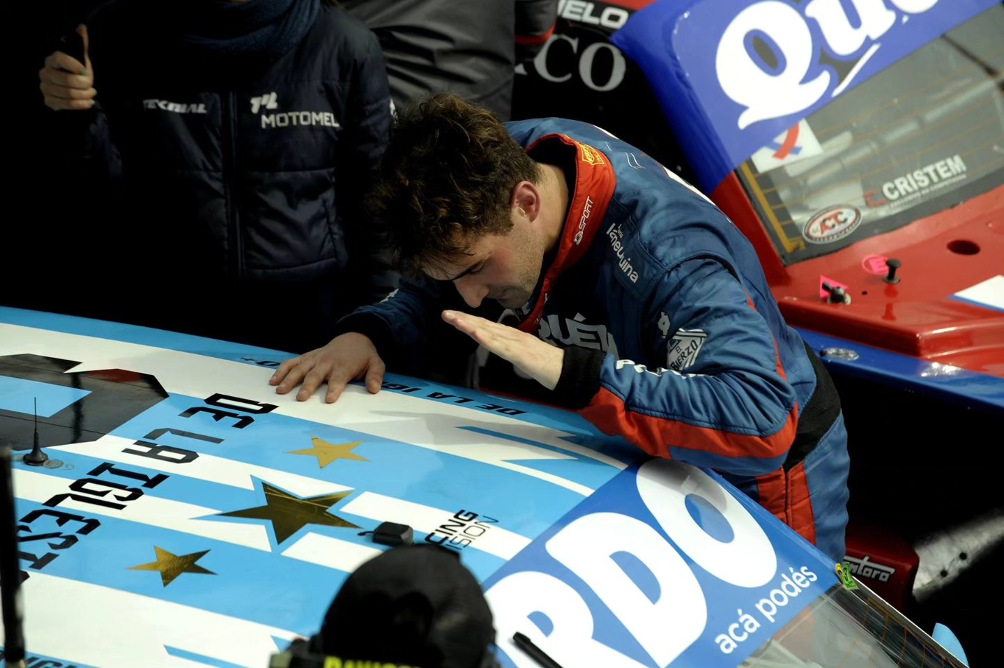 El automovilismo homenajeó a la Selección Argentina: LAUTARO DE LA IGLESIA.jpg